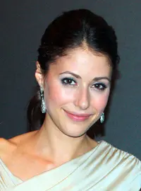 Amanda Crew