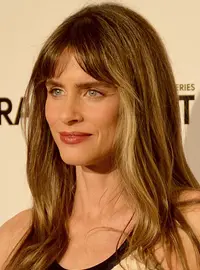 Amanda Peet