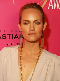 Amber Valletta