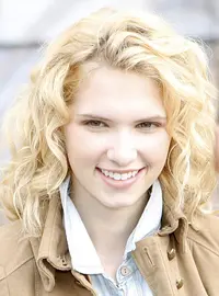 Claudia Lee