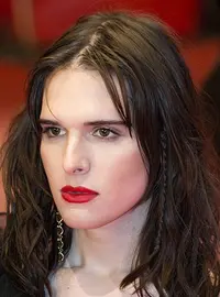 Hari Nef