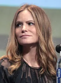 Jennifer Jason Leigh