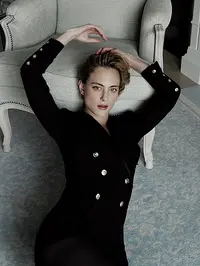 Nora Arnezeder