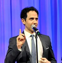 Santino Fontana