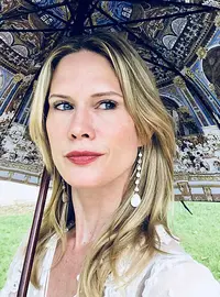 Stephanie March