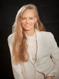 Suzy Amis